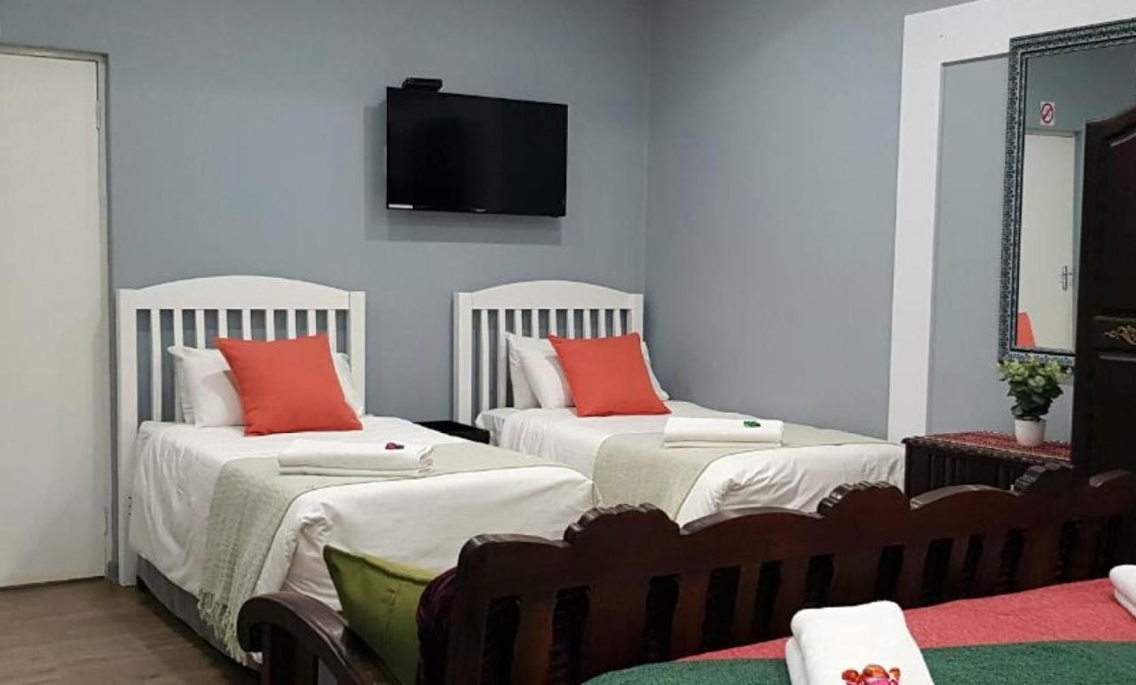 Graceland Guesthouse Потчефструм Екстериор снимка