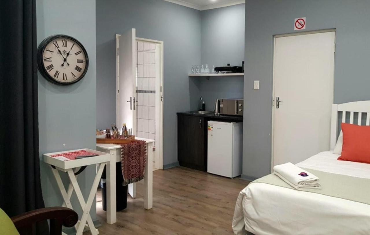 Graceland Guesthouse Потчефструм Екстериор снимка