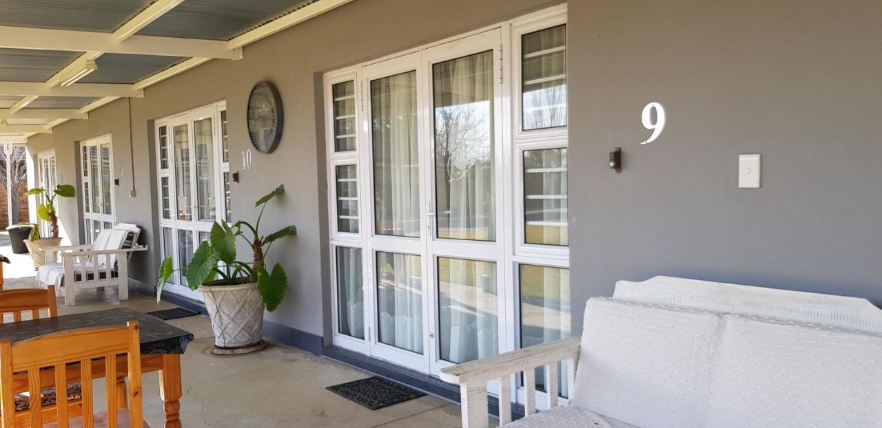 Graceland Guesthouse Потчефструм Екстериор снимка