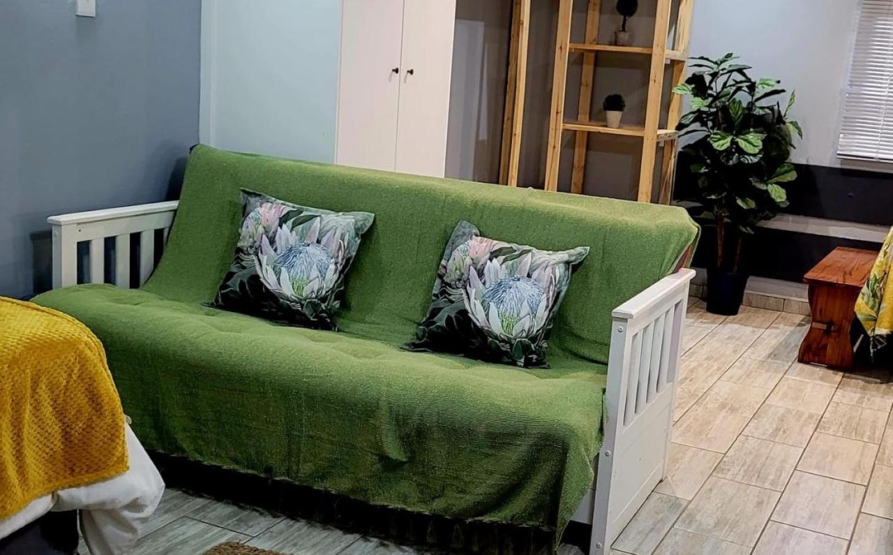 Graceland Guesthouse Потчефструм Екстериор снимка