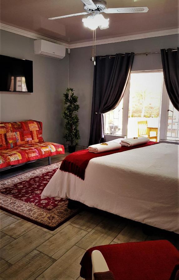 Graceland Guesthouse Потчефструм Екстериор снимка