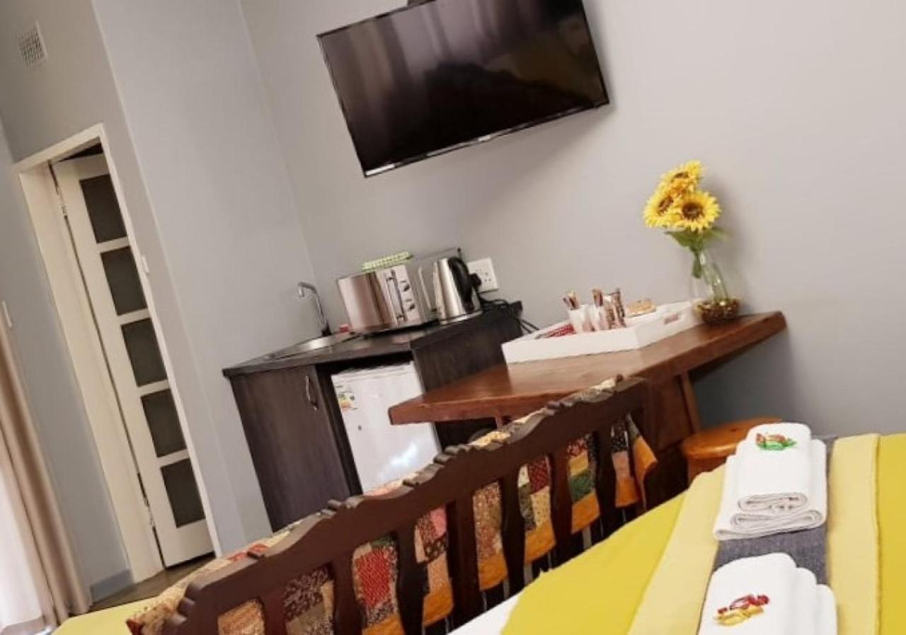 Graceland Guesthouse Потчефструм Екстериор снимка
